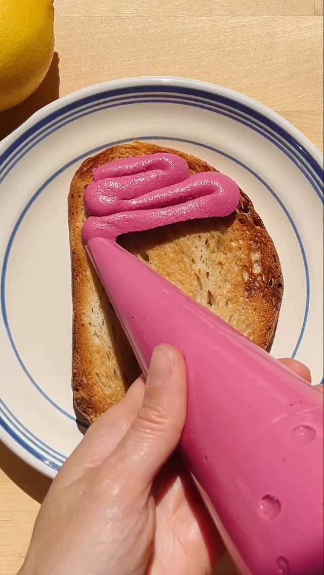 Instagram post by @eatthisorg for EDEKA. Caption reads: Brot mit Aufstrich, aber bitte in aufregend! Wir....