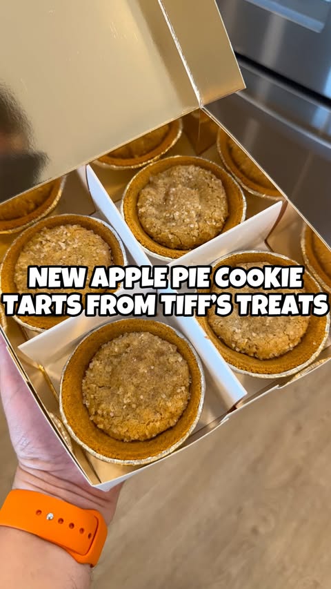 Instagram post by @thehungrylonghorn for Tiff's Treats. Caption reads: [...] tastes like summer in cookie form. 🍎....