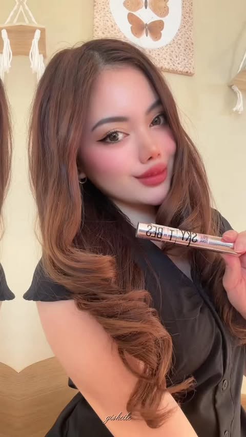 Instagram post by @gisheile for Maybelline New York. Caption reads: [...] lashes, zero effort. only with maybelline....
