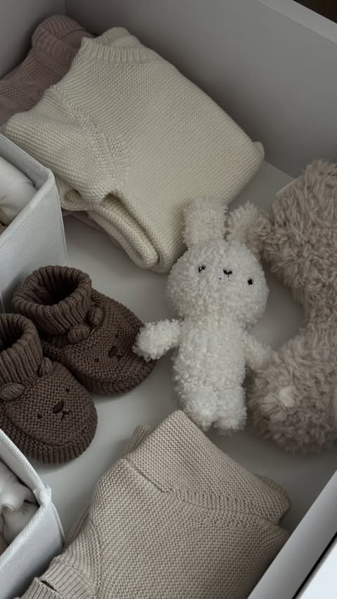 Instagram post by @marea_marea5 for Shein. Caption reads: [...] esclusiva è arrivata! 🔥 Scarica l’app SHEIN....