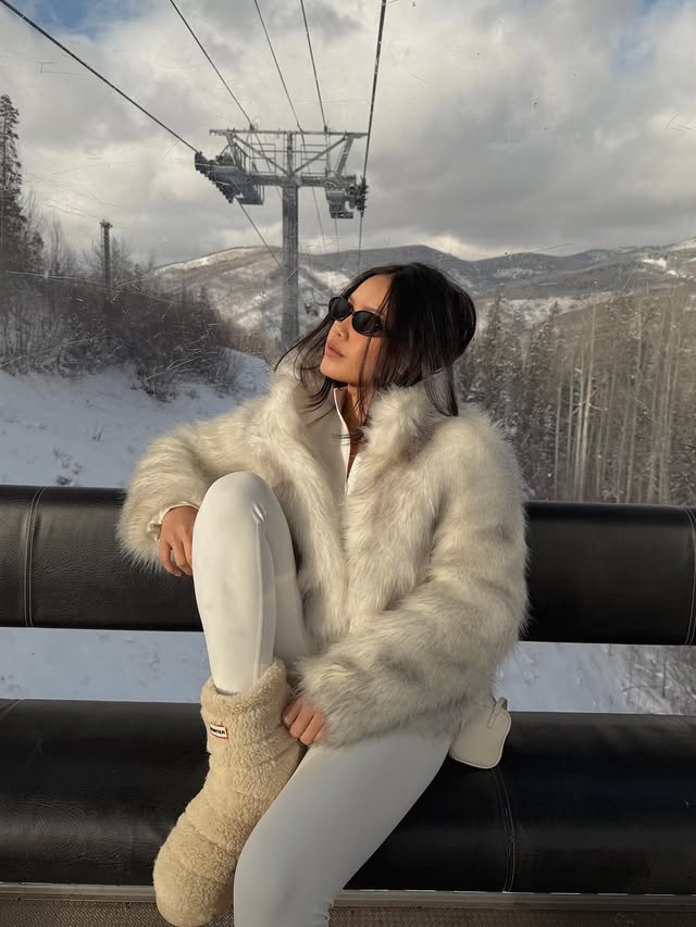 Instagram post by @caitlinagustina for Hunter Boots. Caption reads: snowshoeing with @hunterboots ❄️🤍 #ad.