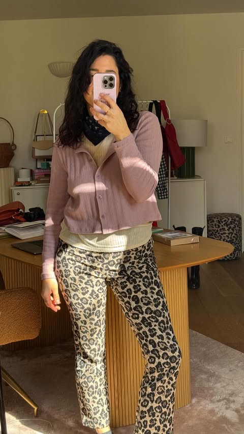 Instagram post by an influencer for Alénore. Caption reads: Tenue du jour : mardi PANTALON LÉOPARD PARFAIT 🐆....