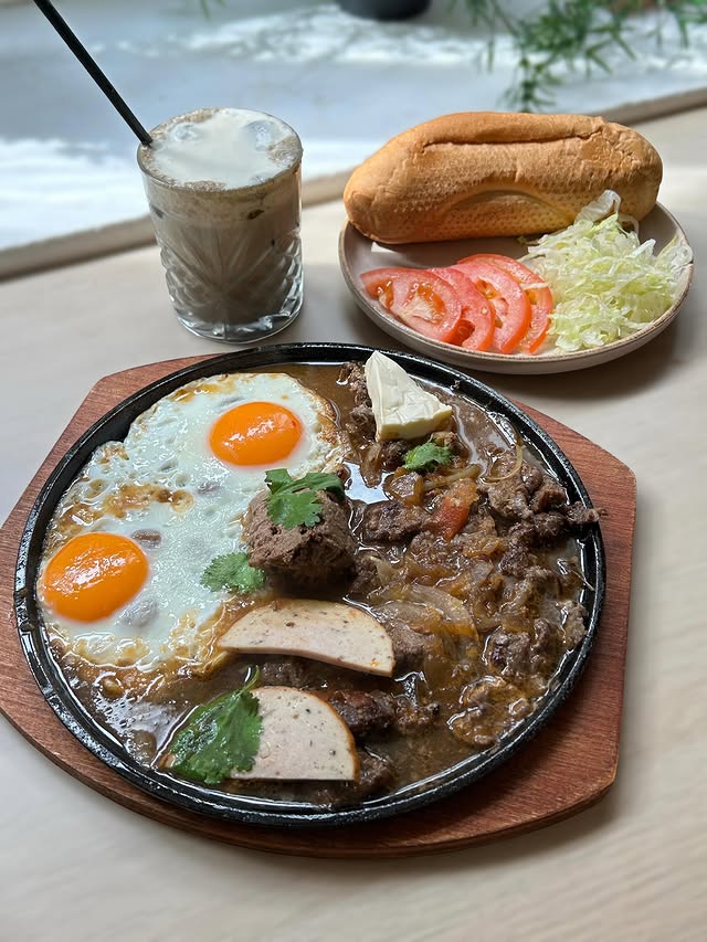 Instagram post by @sydneybestfeeds for Sydney's Food Scene. Caption reads: VIETNAMESE FUSION CAFE 🇻🇳🥖 📍Three Eggs (4.6....