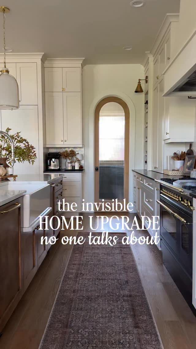 Instagram post by @white.at.home for Aquasana. Caption reads: Comment WATER for the details and a 55% discount....