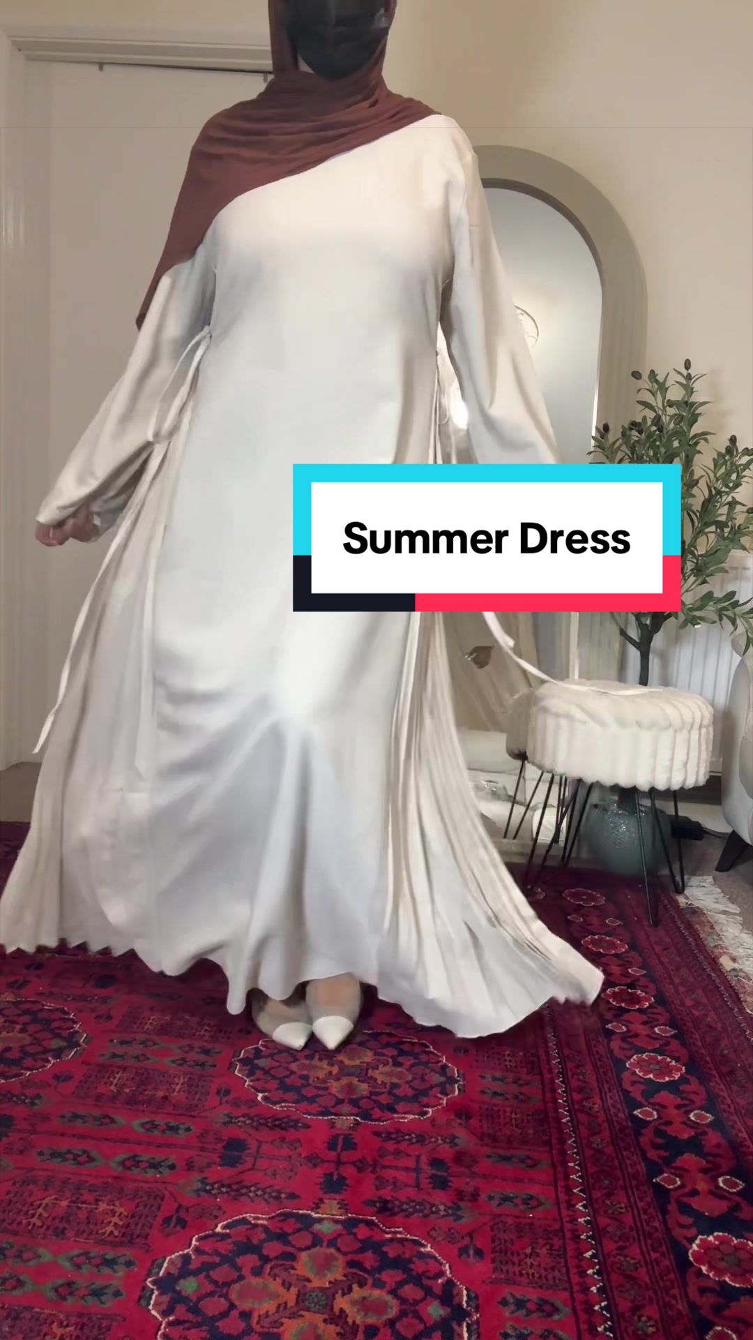 TikTok post by @dua46230 for emlavish. Caption reads: Im ready for a holiday @emlavish #modestfashion....
