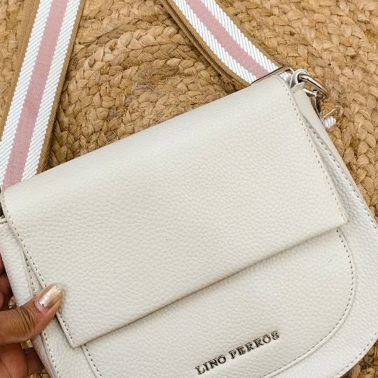 Instagram post by @shivanikaranwal for Lino Perros. Caption reads: [...] or bag to get link in your dm for Lino....