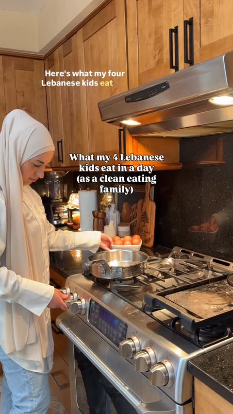 Instagram post by @kidscleaneats for Banza. Caption reads: Made the kids a pasta salad with @eatbanza’s new....