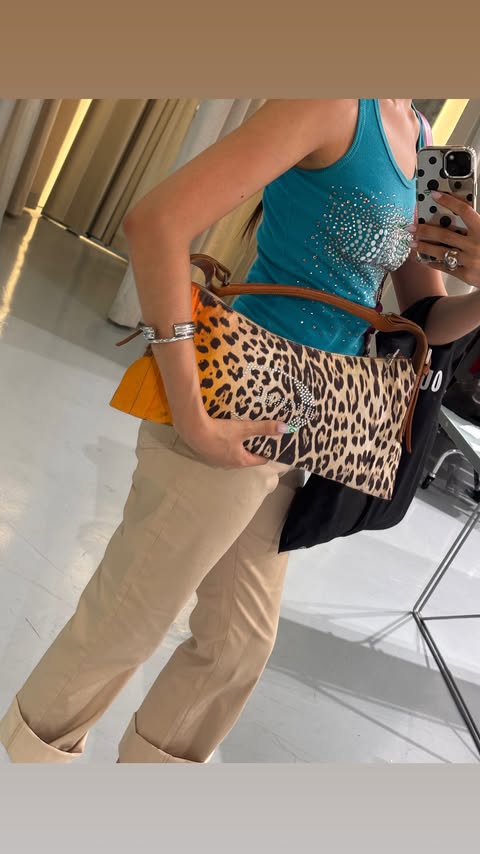 Instagram post by @martaperezluque for Havaianas. Caption reads: [...] top and bag @bershka & ofc my....