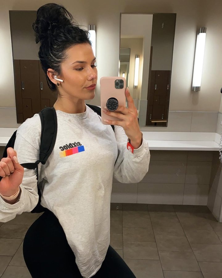 Instagram post by @cheyann_maria for Fitcover. Caption reads: [...] stayed flawless. Absolutely love my....