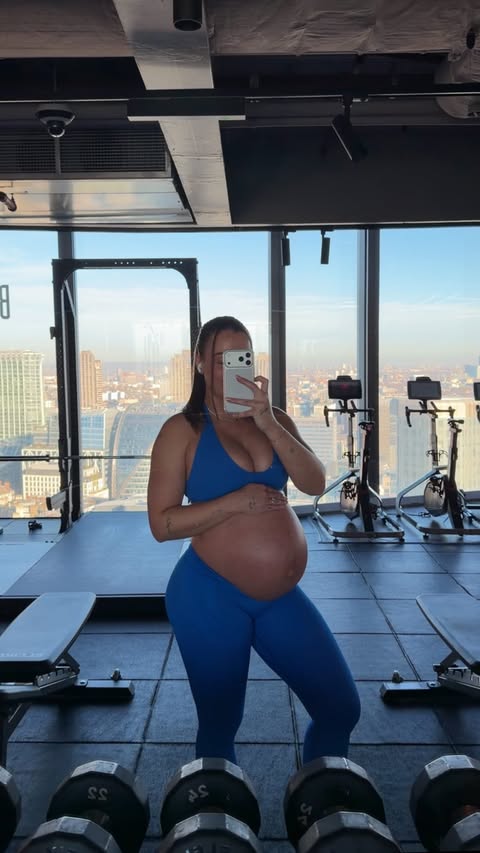 Instagram post by @jessicaolie for Esn. Caption reads: [...] body through all seasons of life 💅🏼 ad.....