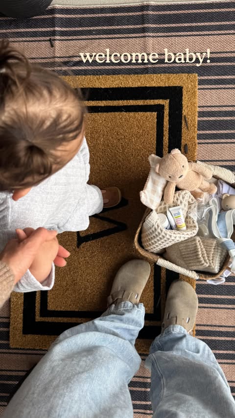 Instagram post by @sydneylotuaco for Mommy's Bliss. Caption reads: [...] for any postpartum mom in your life!....