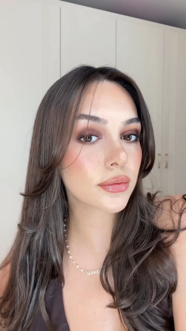 Instagram post by @zeynepberdibekk for NARSCosmetics. Caption reads: kahverengi gözlere en yakışan makyajlardan biri🤎....