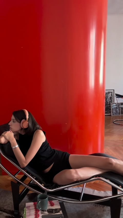Instagram post by @veronicafranzoni for Bang & Olufsen. Caption reads: [...] and spontaneous trips with the @bangolufsen....