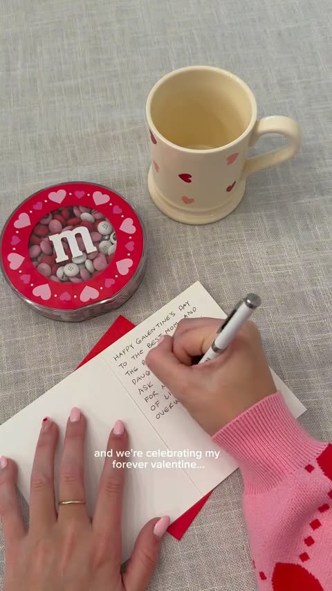 Instagram post by @linds.boone for M&M’S. Caption reads: [...] valentine…my mom 💌 thank you so much....