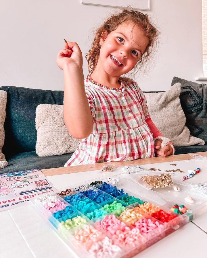 Instagram post by @littlerubyramseysfamily for Gionlion. Caption reads: [...] making bracelets with our new kit from....