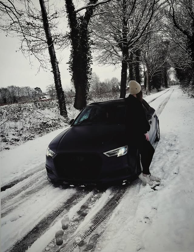 Instagram post by @vagkids for GASOLINAS. Caption reads: „Every moment feels magical in winter.“ ❄️💜 #audi....