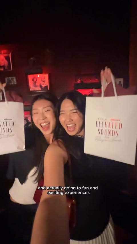 Instagram post by @iamjuliahuynh for United Airlines. Caption reads: who was gonna tell me that SkyMiles Experiences....