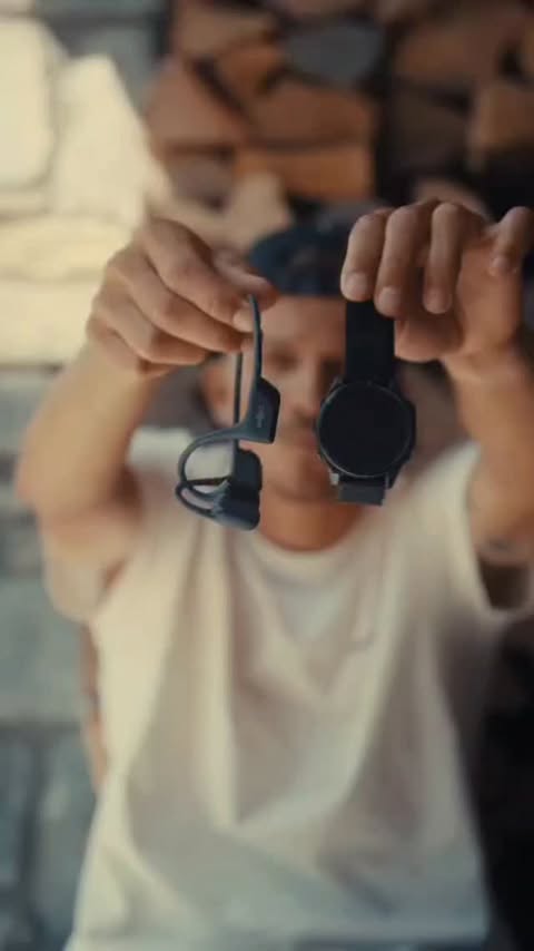 Instagram post by @mathieu__blanchard for Shokz France. Caption reads: [...] c’est parti 🎶🏃‍♂️ Merci @shokzfrance pour....
