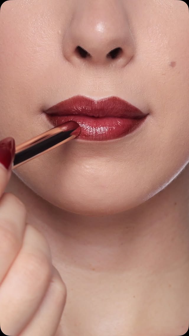 Instagram post by @ashleykaylamakeup for Anastasia Beverly Hills. Caption reads: Vampy lip combo using @anastasiabeverlyhills Lip....