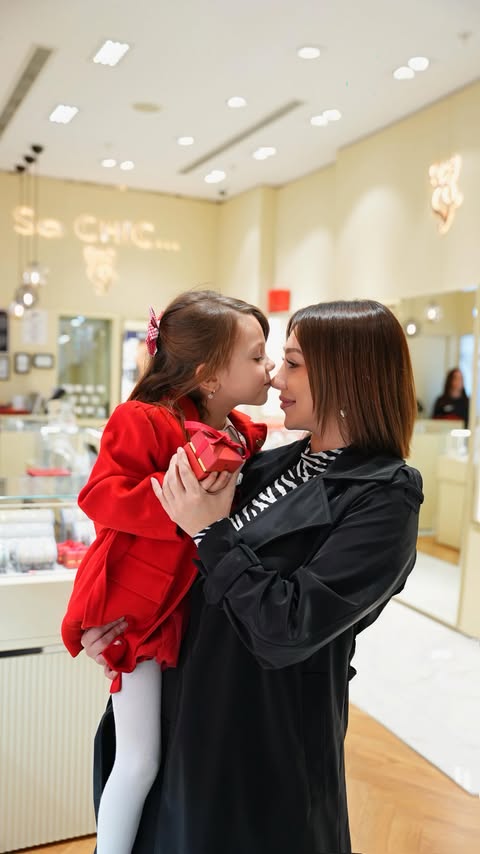 Instagram post by @boncuksara for So CHIC.... Caption reads: [...] da böyle bir şey! ✨
@sochicofficial X ile....