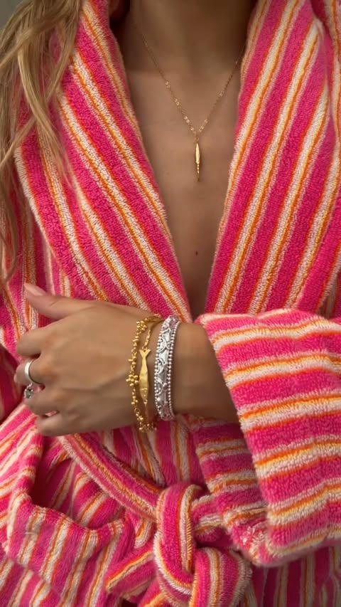 Instagram post by @vildeberglarsen for En Route Jewelry. Caption reads: @enroutejewelry_ #enroutejewelry ad 💕.