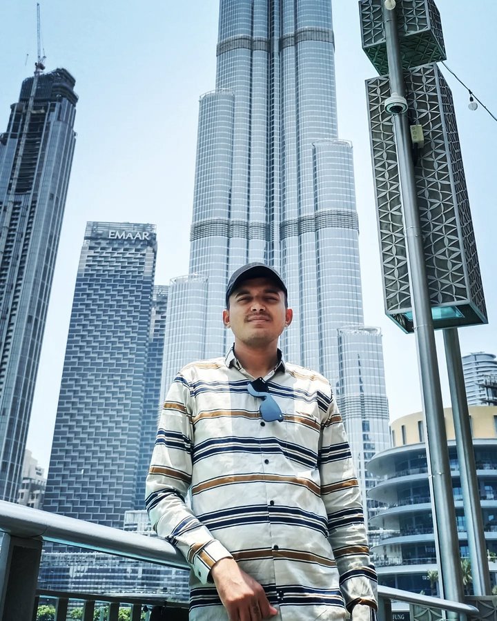 Instagram post by @kashyap_upadhyay_official_ for Burj Khalifa by Emaar. Caption reads: The @burjkhalifa , Dubai must be visite this place....