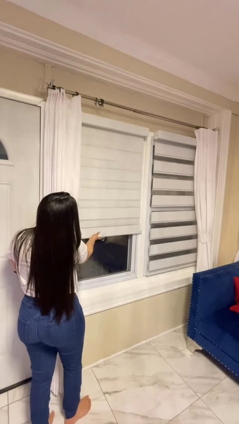 Instagram post by @giselle_home_decor for Homerilla. Caption reads: [...] cordless blackout dual blinds 
De....