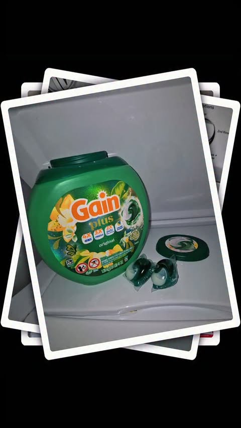 Instagram post by @yessy_reviews for I Love Gain. Caption reads: [...] for cleaning our clothes. @influenster....