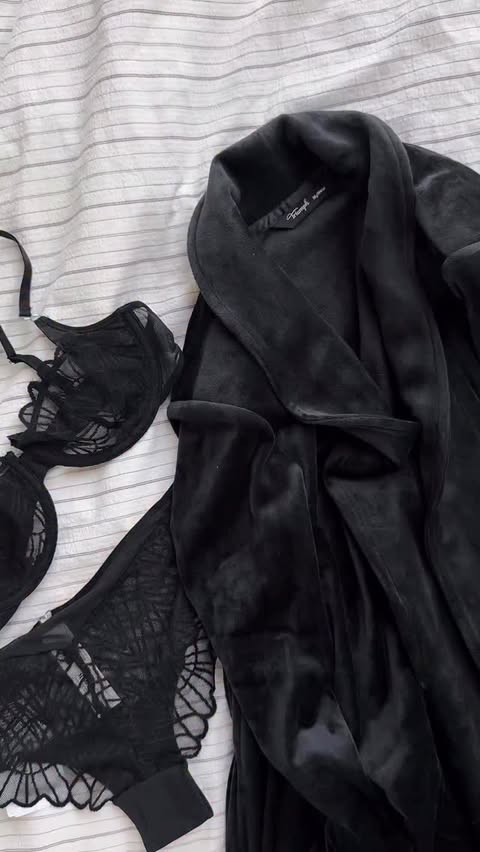 Instagram post by @donnaromina for Triumph Lingerie. Caption reads: [...] Triumph That Night in Vegas pieces....