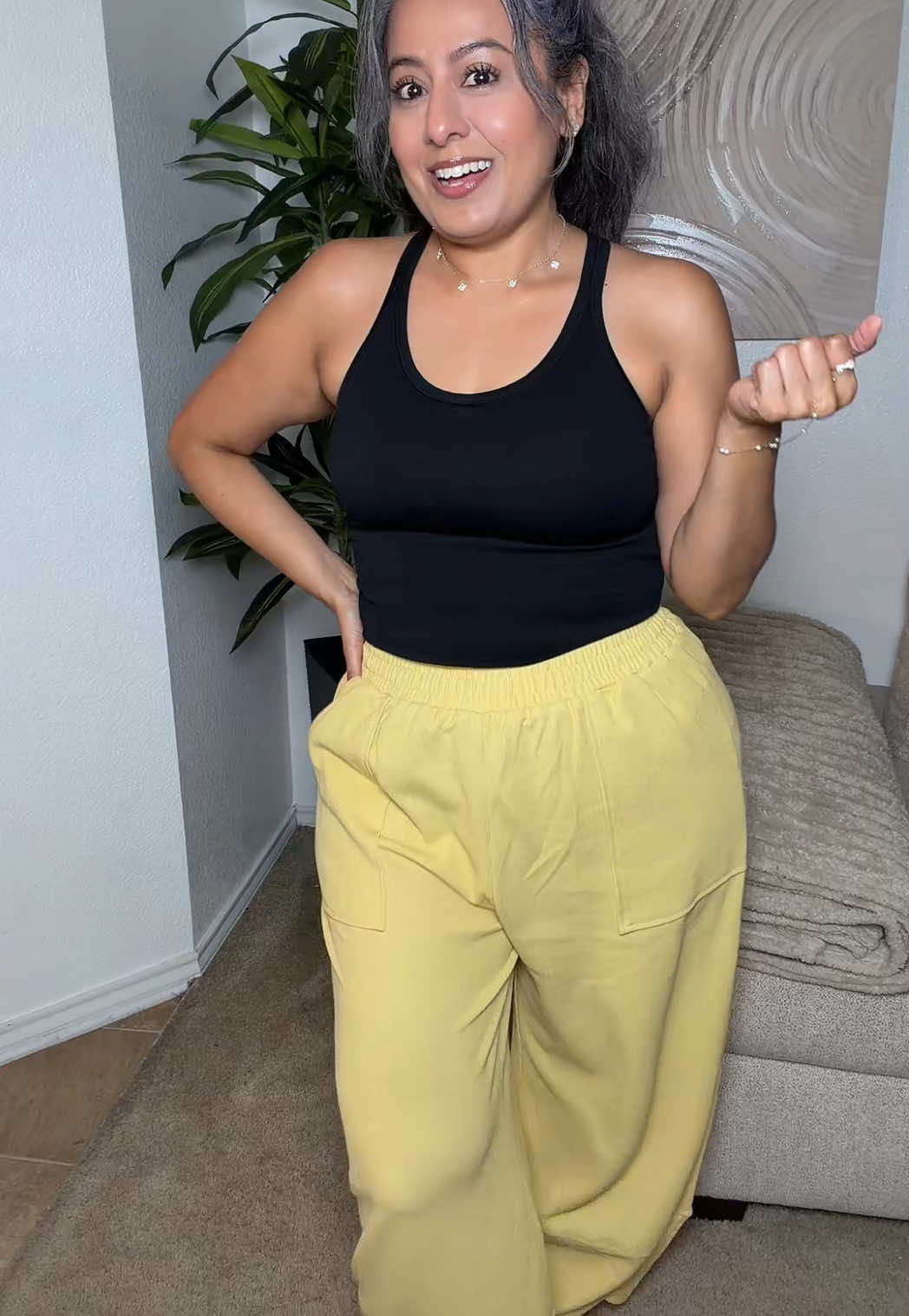 TikTok post by an influencer for TanmingFashion. Caption reads: @TanmingFashion #sweatpants [...].