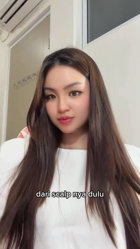 Instagram post by @austenatassyaa for Dove Indonesia. Caption reads: Rutin pakai Dove Hair Tonic ini ngurangin rambut....