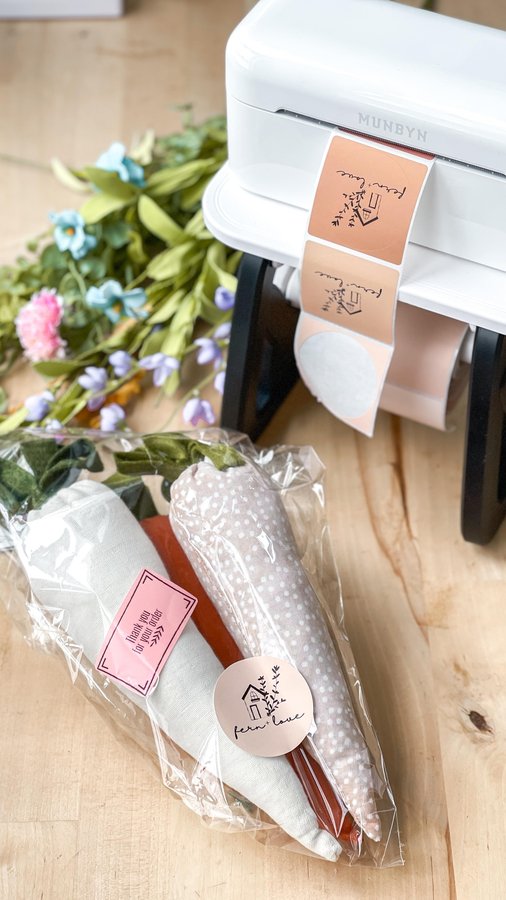 Instagram post by @fern.and.love for Munbyn. Caption reads: [...] that offer multiple benefits and the MUNBYN....