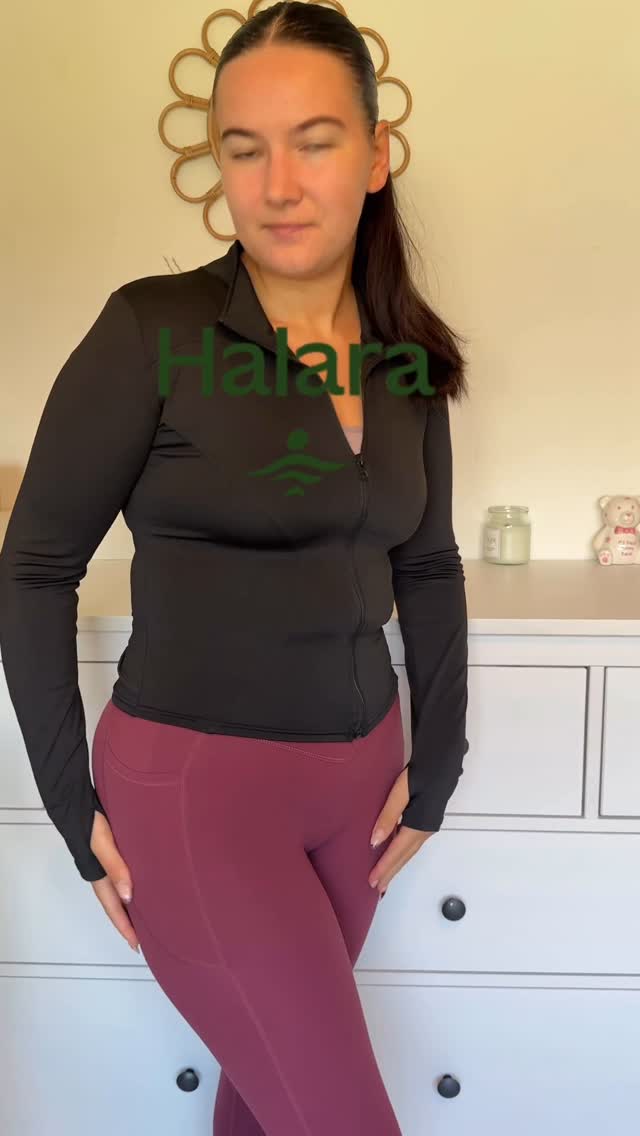 Instagram post by @junieandmama for Halara. Caption reads: The leggings of my dreams from @halara_uk....