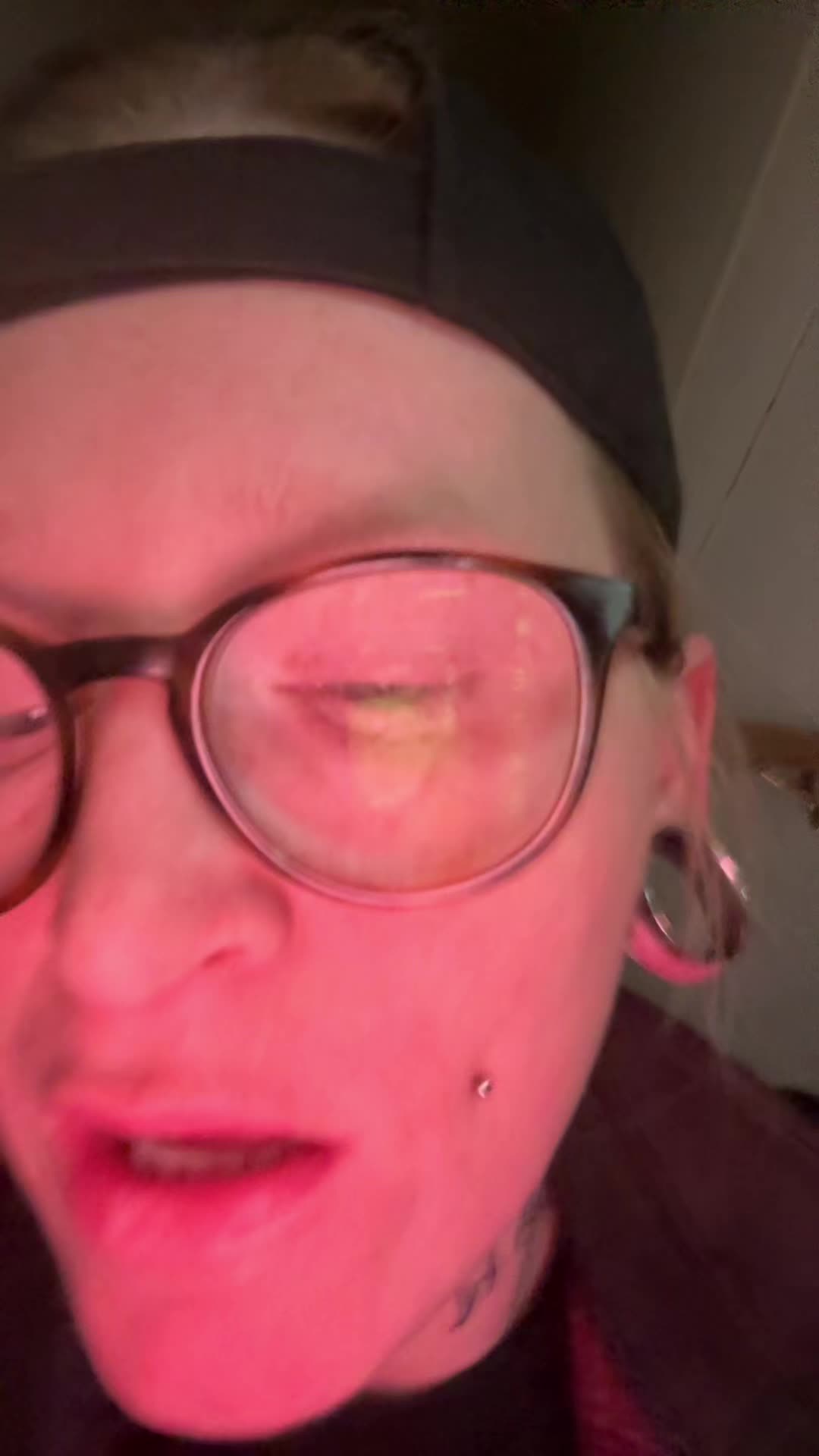 TikTok post by @four_eyed_yeti for DOWINX. Caption reads: @Dowinx #dowinx #dowinxchair .