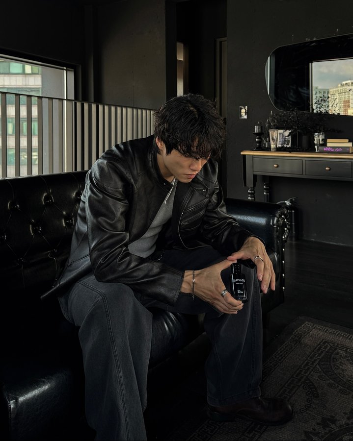 Instagram post by @siiiido for Dior Beauty. Caption reads: #유료광고 요즘 향수에 관심이 더 많아져서
이것 저것 알아보고 시향도 하면서 소장 갯수를....