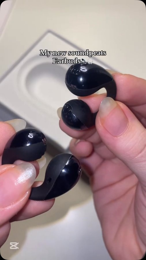 Instagram post by @nees4beauty for SOUNDPEATS. Caption reads: سماعات جديدة🤍🤍تلاقونها بامازون اسمها ساوند....