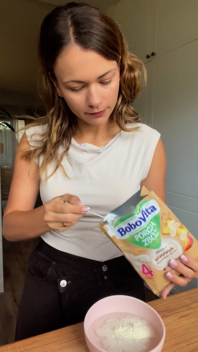 Instagram post by @wierzbicka_kinga_ for BoboVita. Caption reads: Reklama @bobovita 

Co moja córka zjadła na....