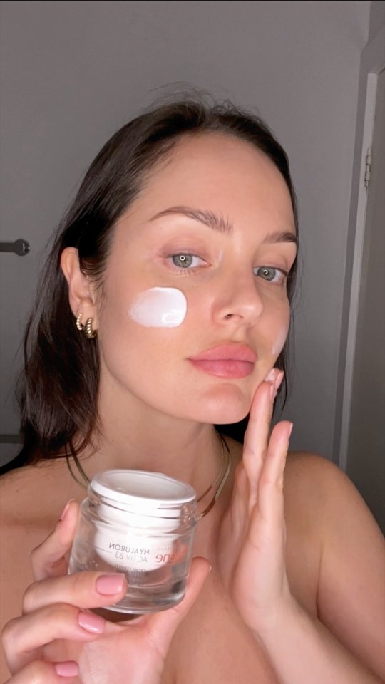 Instagram post by @chloemorello for Avène. Caption reads: My kids are asking me questions like 'does this....