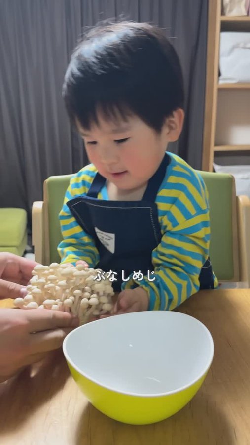 Instagram post by @wahchanchan0509 for Ajinomoto. Caption reads: 今回も家族みんなで夜ご飯づくり。牛乳を大量消費したかったのでこちらのメニューになりました！....