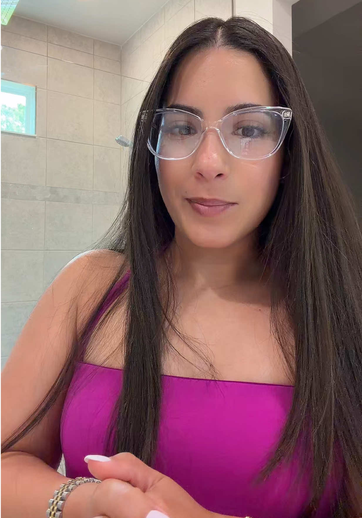 TikTok post by @thalia_cerraa for LEVAO Store. Caption reads: Pantis para el gimnasio @LEVAO Cloud #pantys....