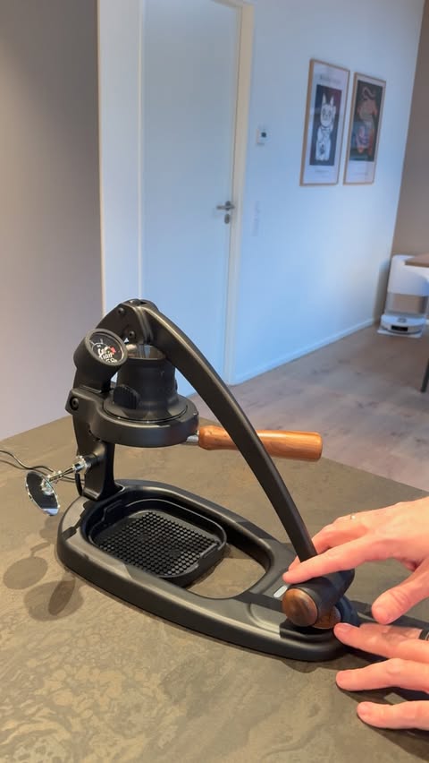 Instagram post by @coffee.enthusiastz for Flair Espresso. Caption reads: [...] manual, or is pump life forever? 👇....