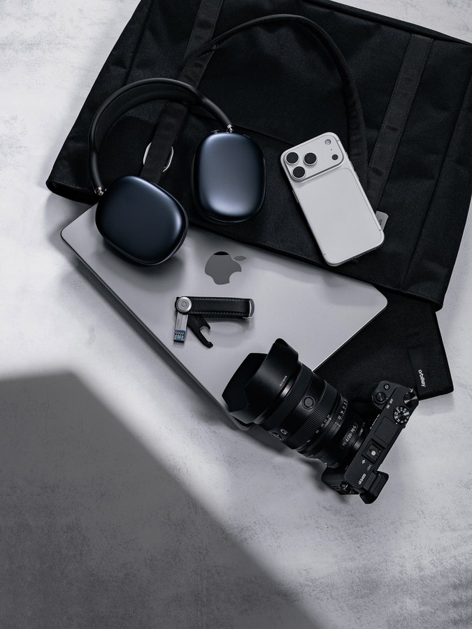 Instagram post by @ulresch for Orbitkey. Caption reads: My new daily companion. 💯🔥
The @Orbitkey Daily....