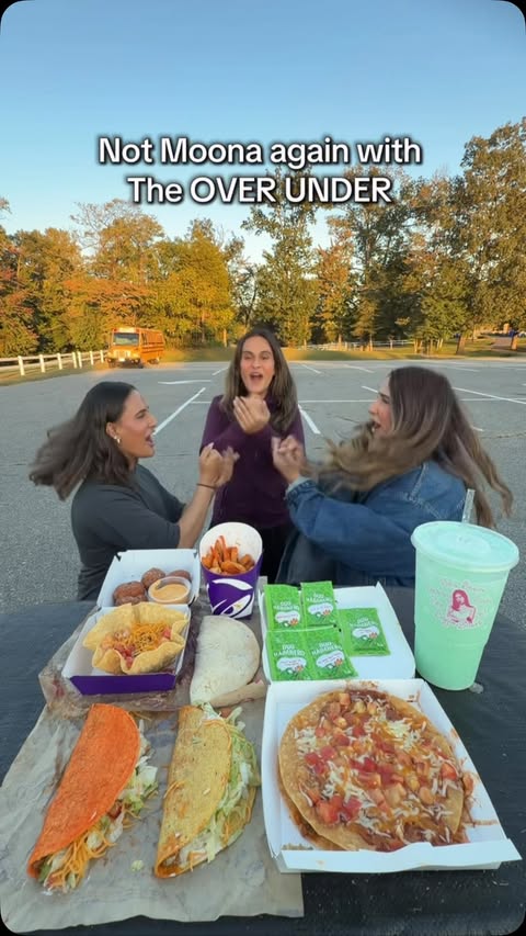 Instagram post by @sistersisterzzz for Taco Bell. Caption reads: [...] way @mooonna_mooonna over undered the....