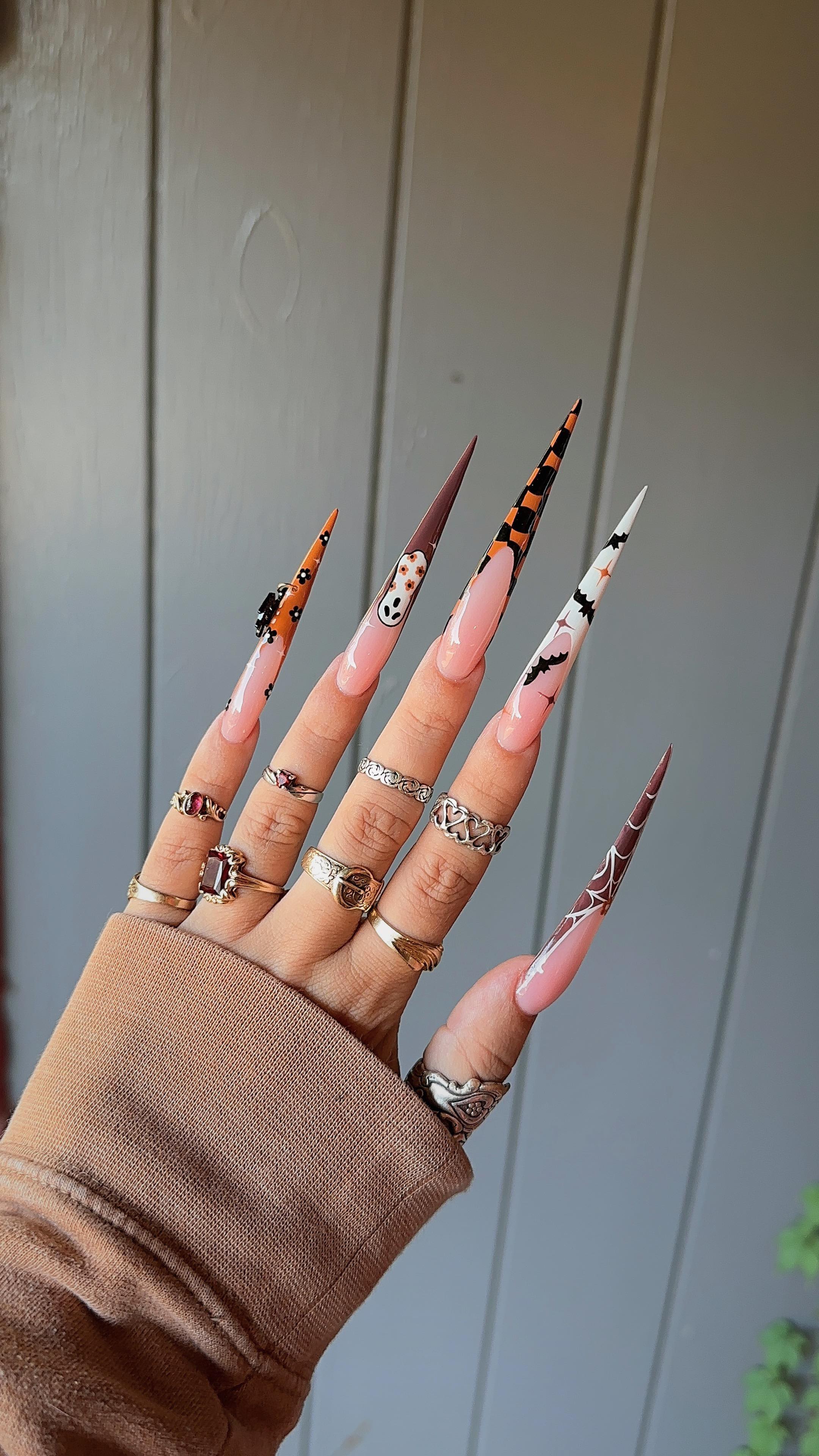 Instagram post by @nails_by_lindsay_ for Madam Glam. Caption reads: ✦ inspo: @nailedbycleo @madamglam LINDSAY40 •....