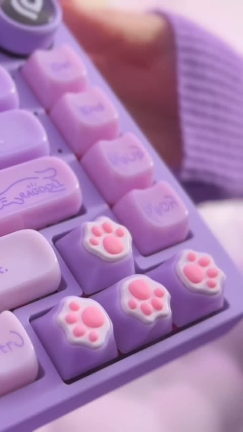 Instagram post by @daizedreams for Womier Keyboard. Caption reads: [...] from this* here it is:....