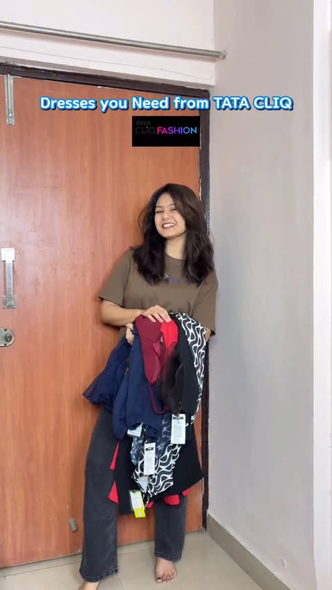 Instagram post by @da_casual_fashion for Tata CLiQ. Caption reads: [...] to get all links to your DM ❤️ . #tatacliq....