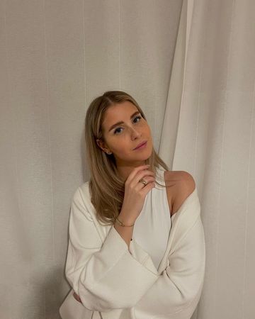 Instagram post by @neele.trockels for PAUL HEWITT. Caption reads: [...] gift by @paul_hewitt ☁️

#ad #paulhewitt.