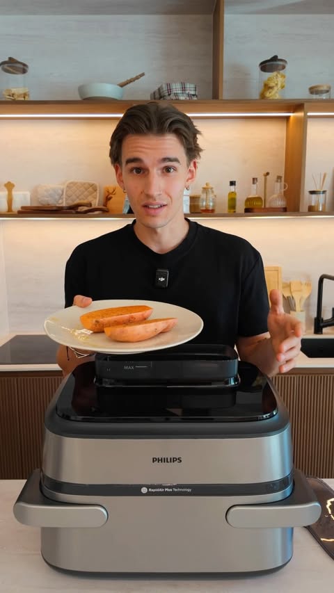 Instagram post by @naghi_david for Philips. Caption reads: [...] CU PUI ȘI PARMEZAN🍠 Gătit integral cu....