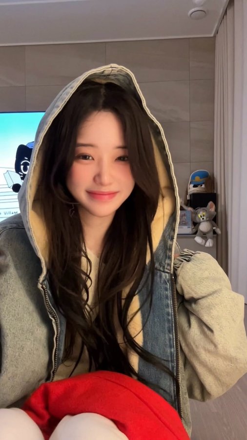 Instagram post by @ham._.cheeze for SNOW Camera Korea. Caption reads: 90년대 20대 햄치주 어떤데.
마지막 사진은 진짜 한참 웃었더.. 

몇번째가 제일 잘....