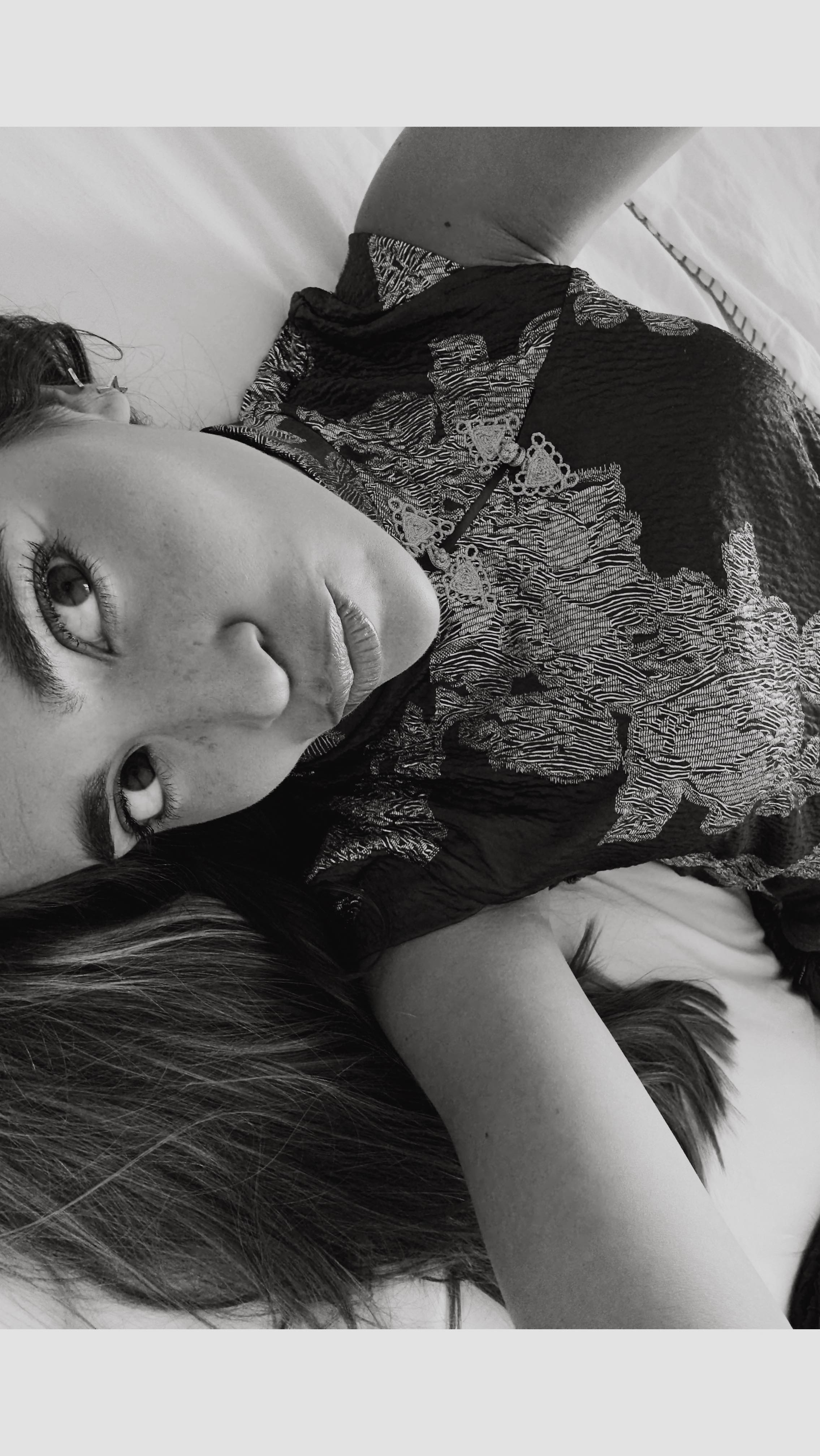 Instagram post by @morenavillar for THE-ARE. Caption reads: the perfect set 🐉🌟 @thearecom.